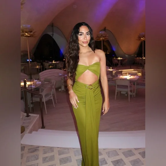 Farrah Gown in Pear Green - Picture 2 of 3